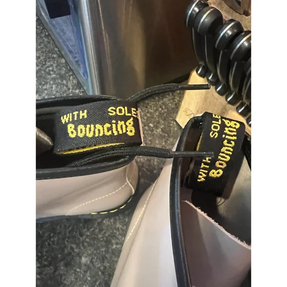 New DR. MARTENS 1460 SMOOTH LEATHER BOOTS - VINTAGE TAUPE - Picture 10 of 12